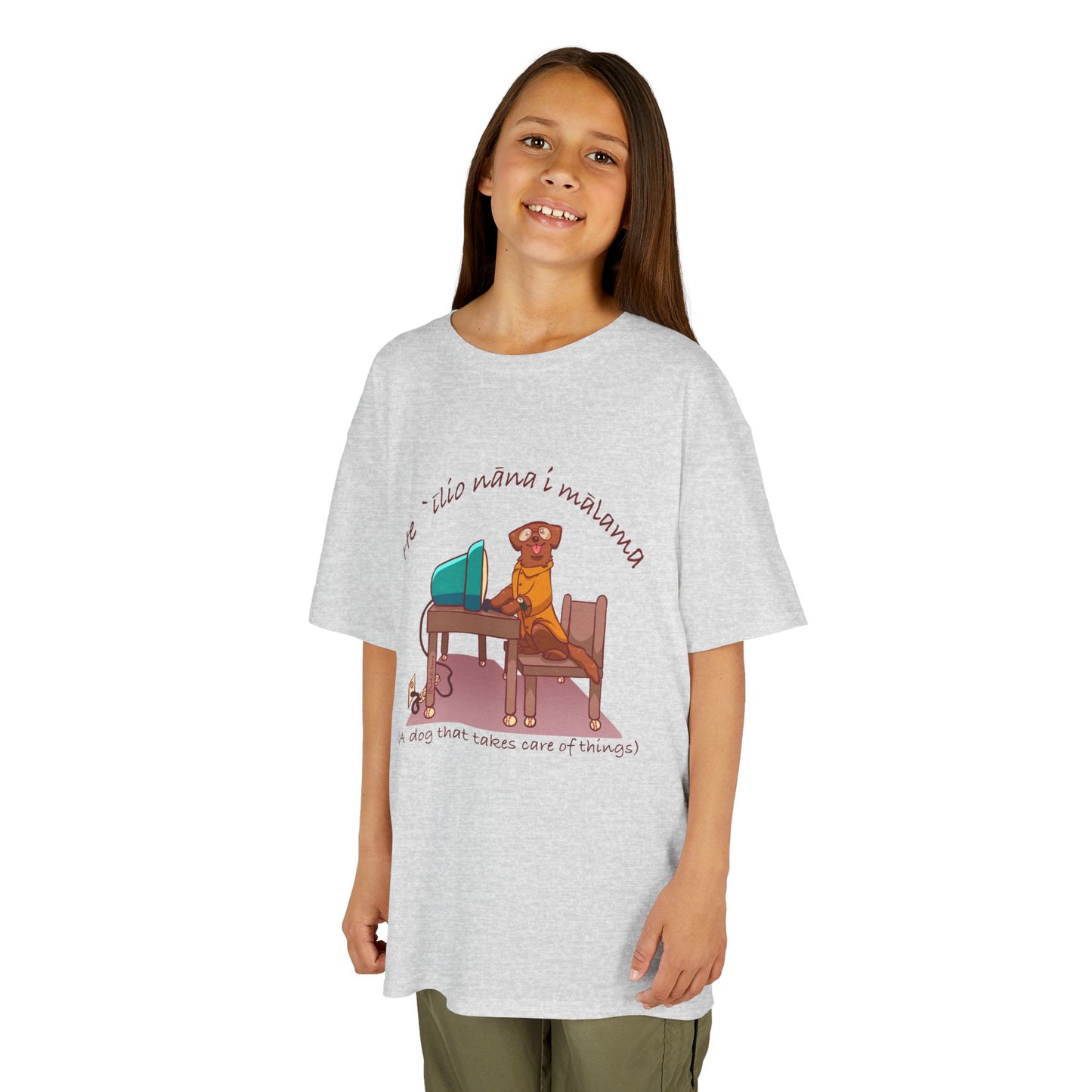He ʻĪlio Nāna i Mālama – A Dog That Takes Care of Things – Hawaiian Dog Kids Tee